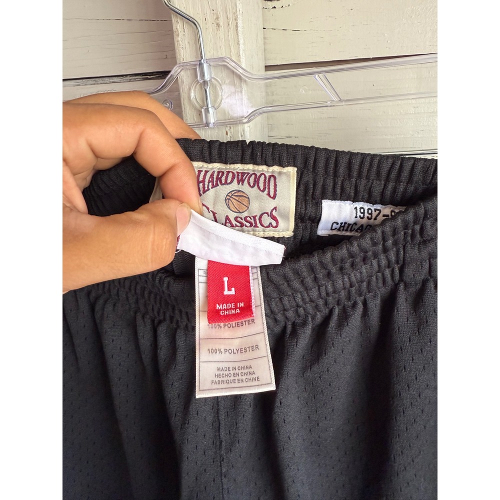 Mitchell & Ness Chicago Bulls 1997-98 Hardwood Classics Swingman Shorts Mens L - Picture 5 of 6